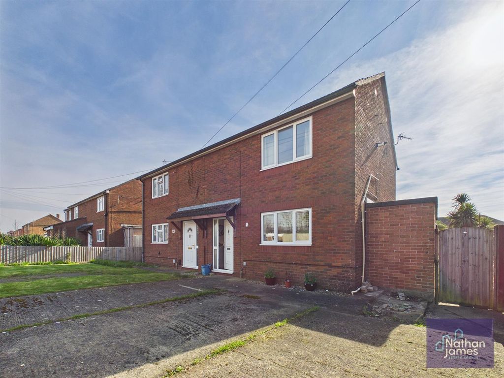 2 bed semi-detached house for saleCaemawr Road, Caldicot NP26