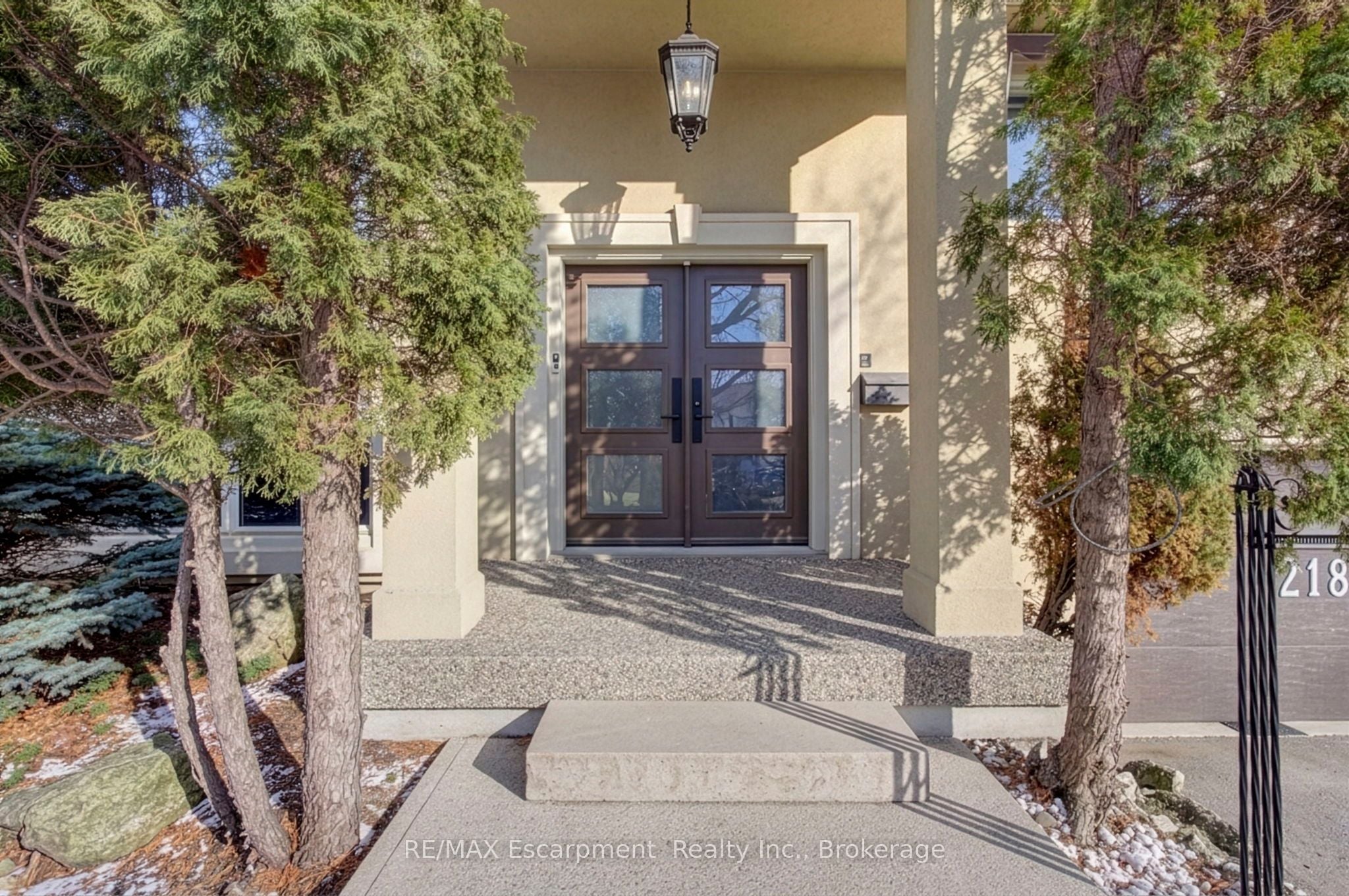 Additional image 2 of 2183 Sandringham Drive, Burlington, ON, L7P 3E7