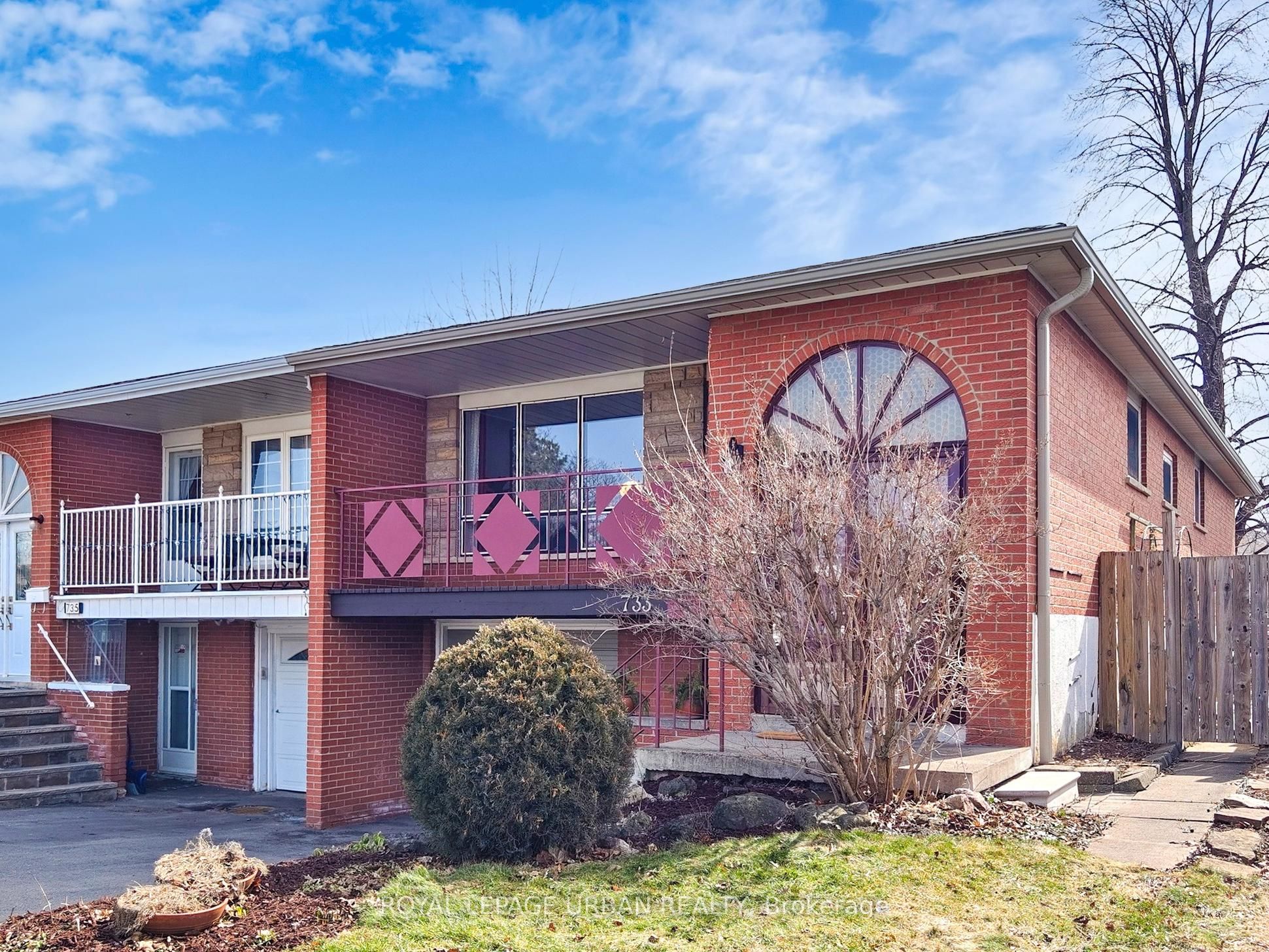 Additional image 2 of 733 Consort Crescent, Mississauga, ON, L5C 1J8