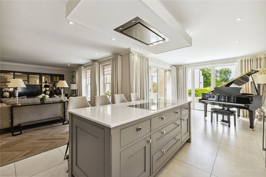 Additional image 4 of 2 bed flat for saleConnaught Square, Winchester, Hampshire SO22