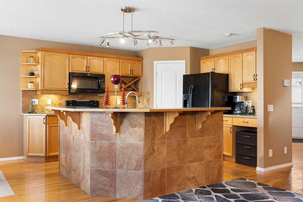 Additional image 3 of 227 Bridlewood Circle SW, Calgary, AB, T2Y 3L2