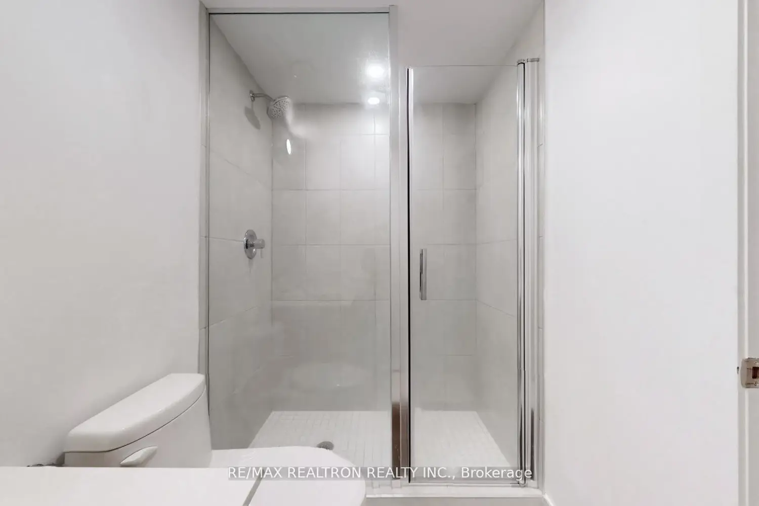 Additional image 6 of 1195 The Queensway 617