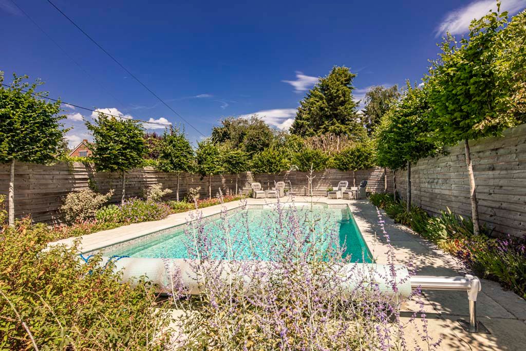 4 bed property for saleThe Old Stores, Ashampstead RG8 photo 2