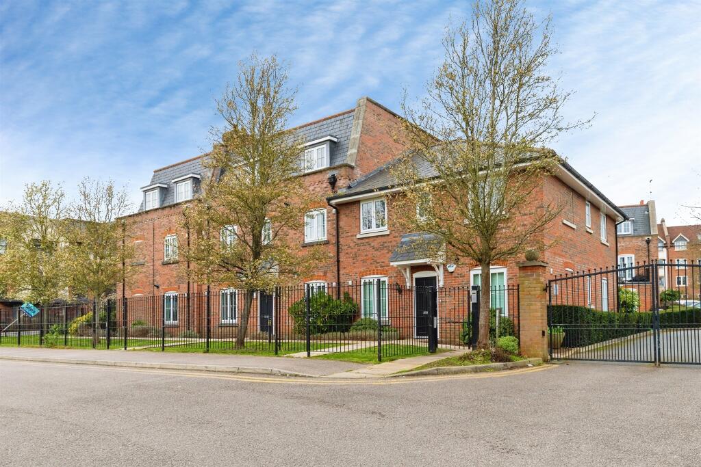 Great North Road, Hatfield