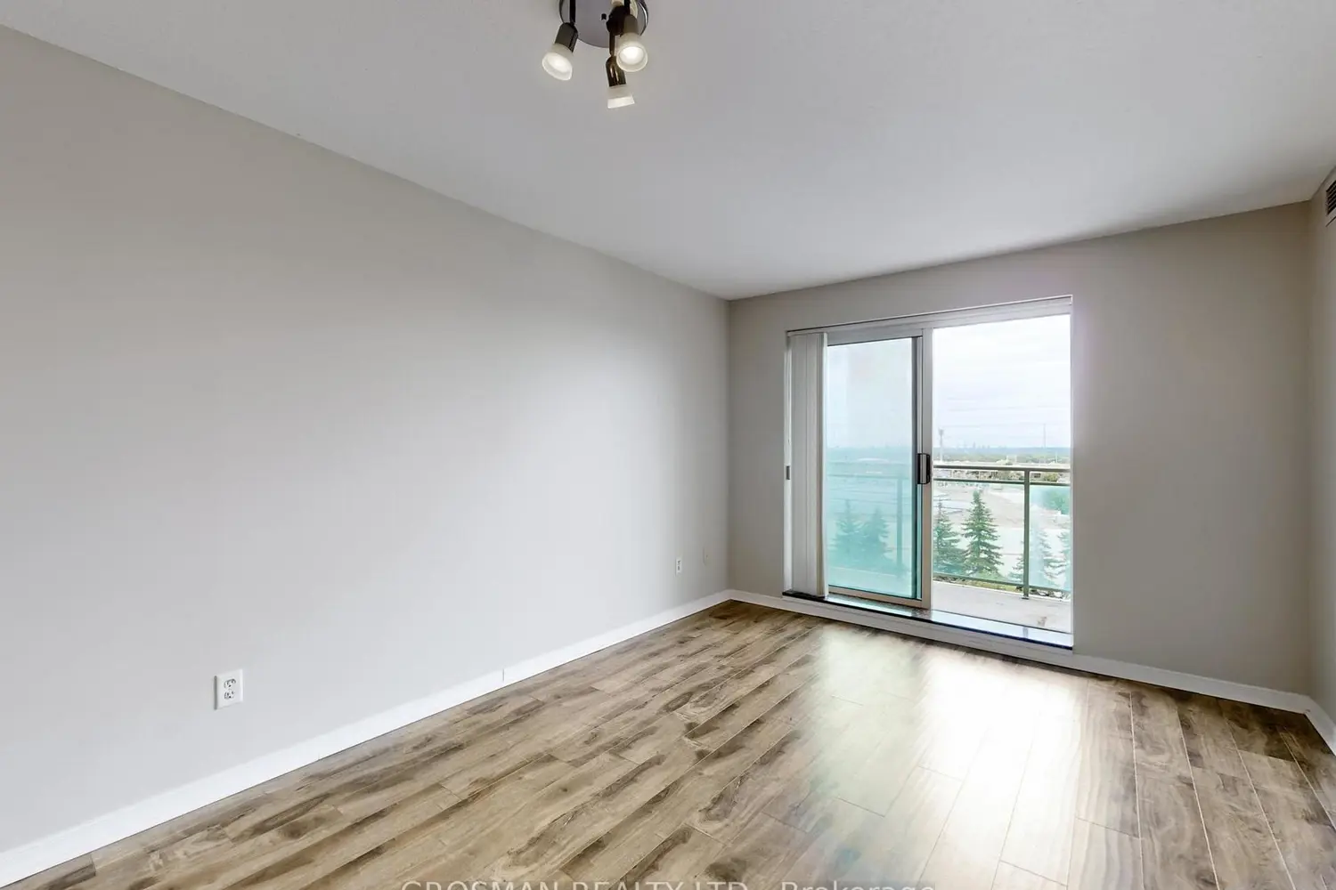 Additional image 5 of 39 Oneida Crescent 721