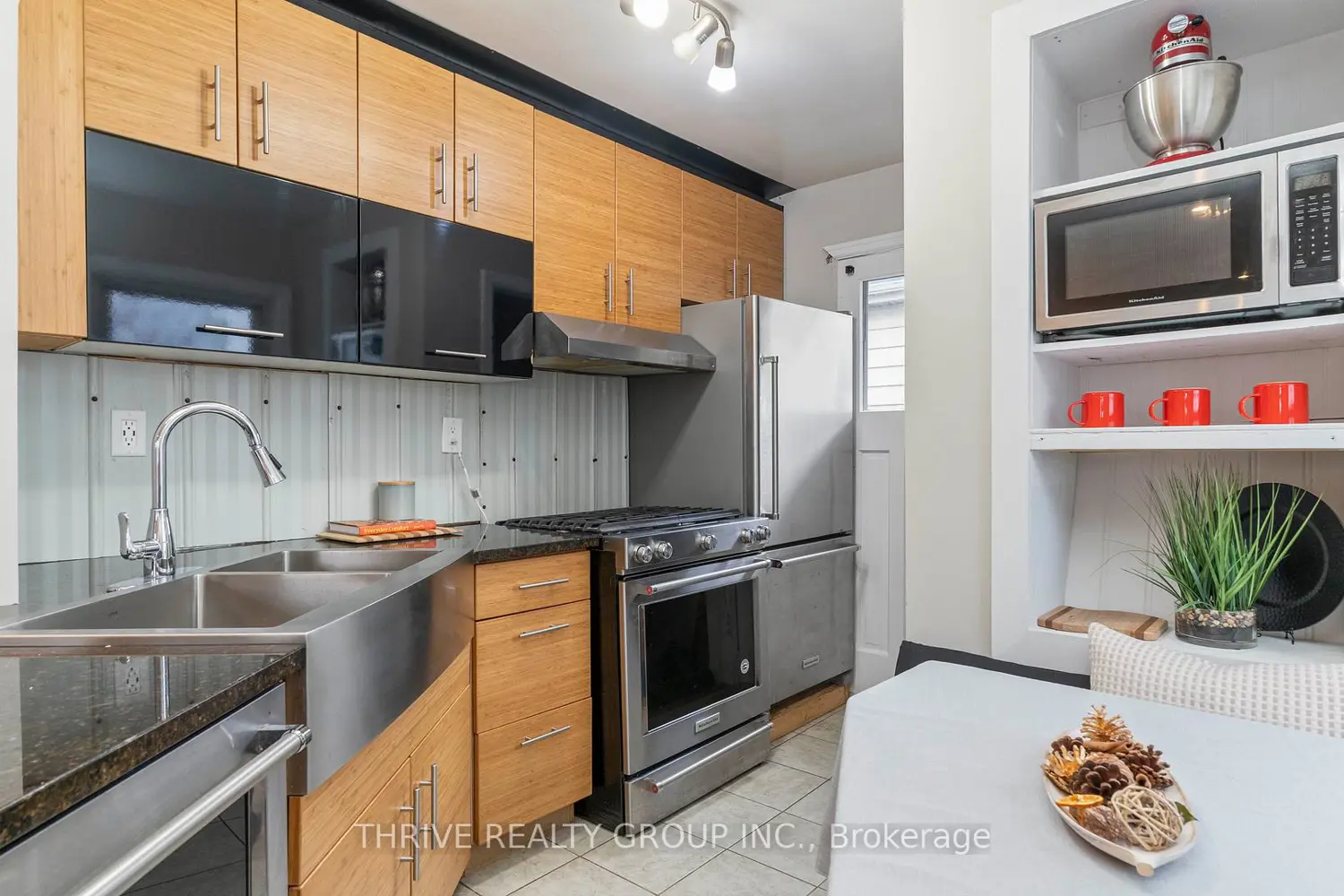 894 Hamilton Road photo 4