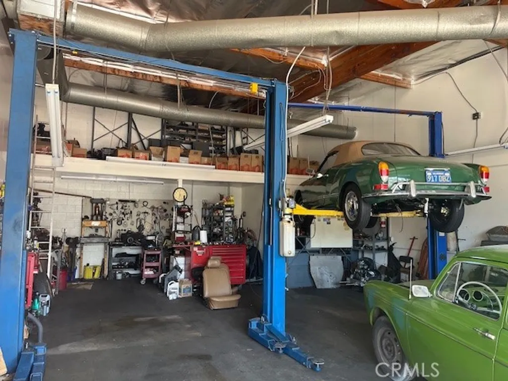 Additional image 2 of 18525 Topham St Unit B, Tarzana, CA 91335