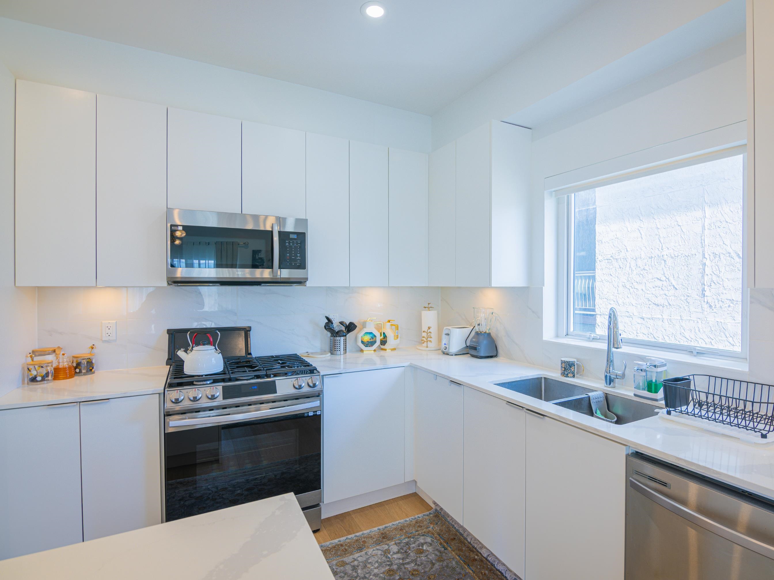Additional image 3 of 202-2331 Kelly Avenue, Port Coquitlam, BC, V3C 1Y3