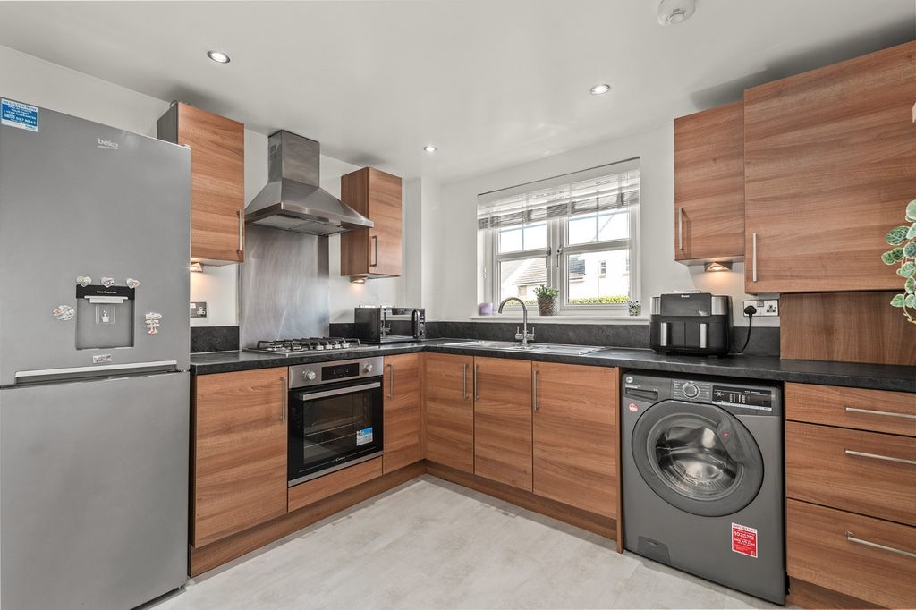 2 bed flat for saleLeyland Road, Bathgate EH48 photo 5