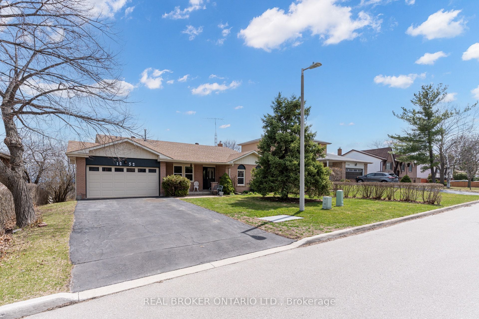 1252 Lakeview Drive, Oakville, ON, L6H 2M8