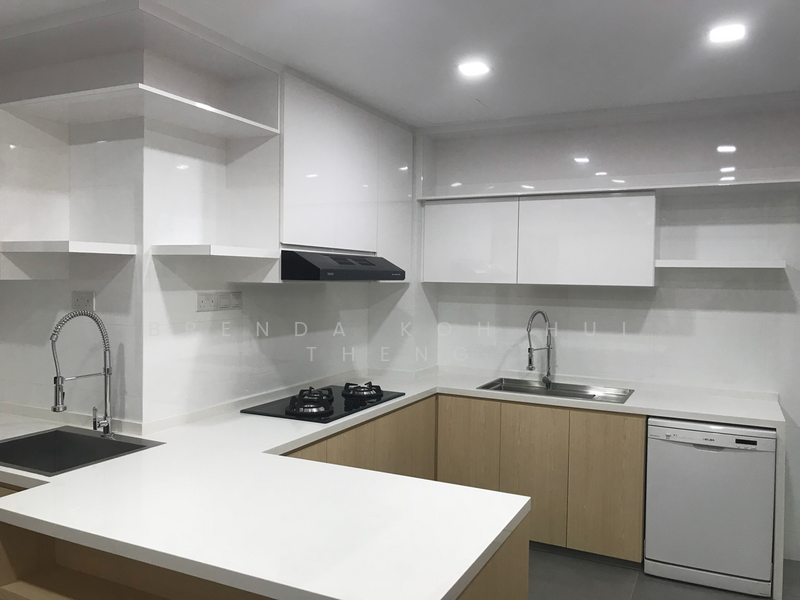 Additional image 3 of 20 Leonie Hill