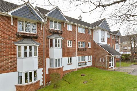 Autumn Drive, Belmont Heights, Sutton, Surrey SM2