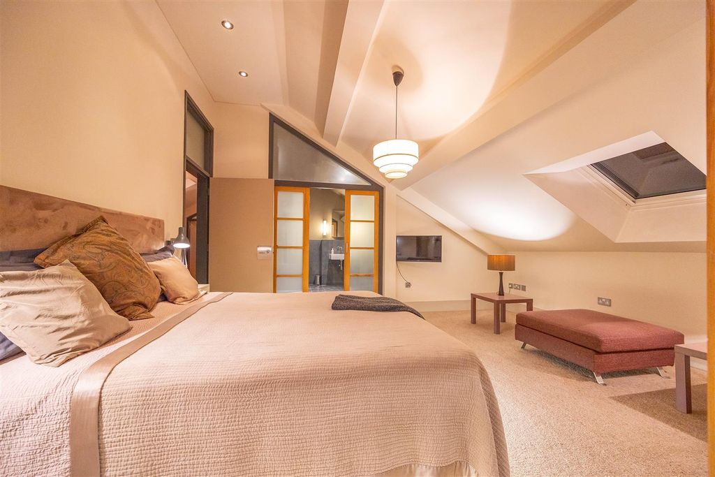 Additional image 5 of 3 bed flat for saleStirling Hall, Elm Road, Leigh-On-Sea SS9