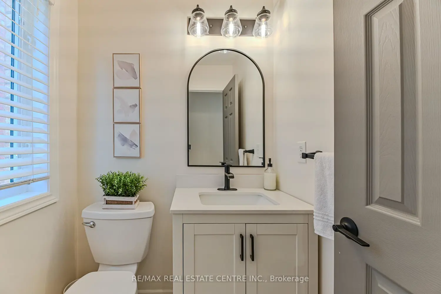 Additional image 10 of 2498 Longridge Crescent