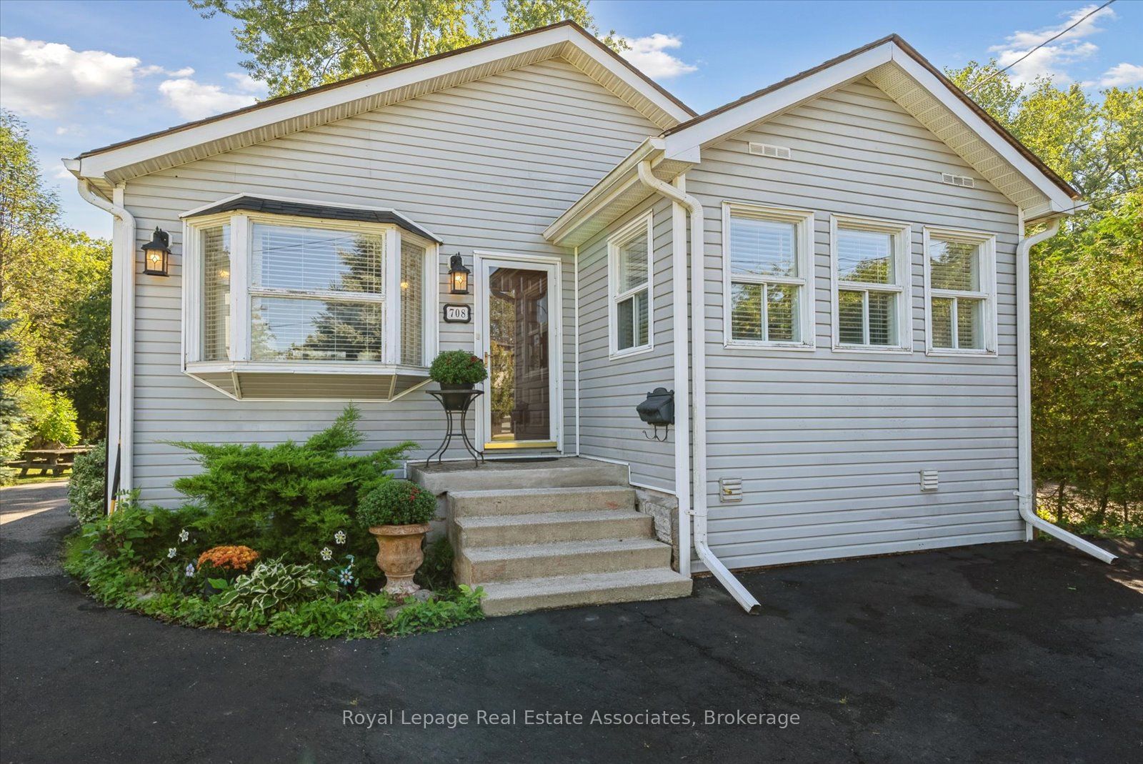 Additional image 2 of 708 Montbeck Crescent, Mississauga, ON, L5G 1P3