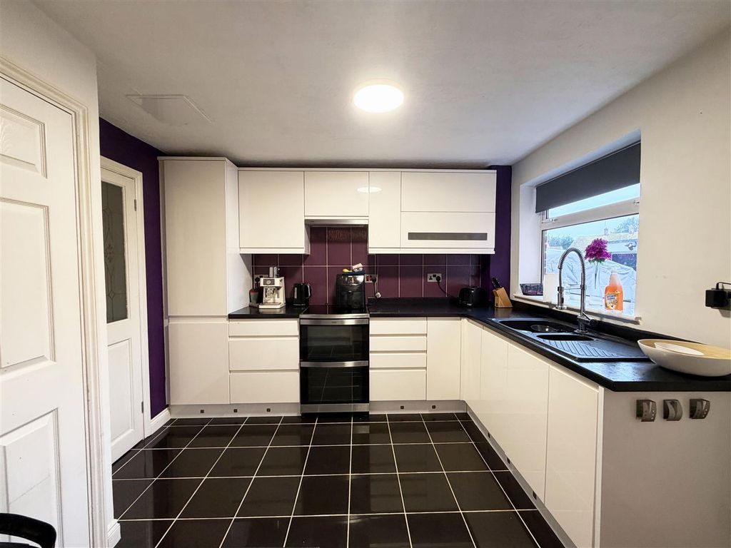 3 bed semi-detached house for saleWindsor Court Road, Chobham, Woking GU24