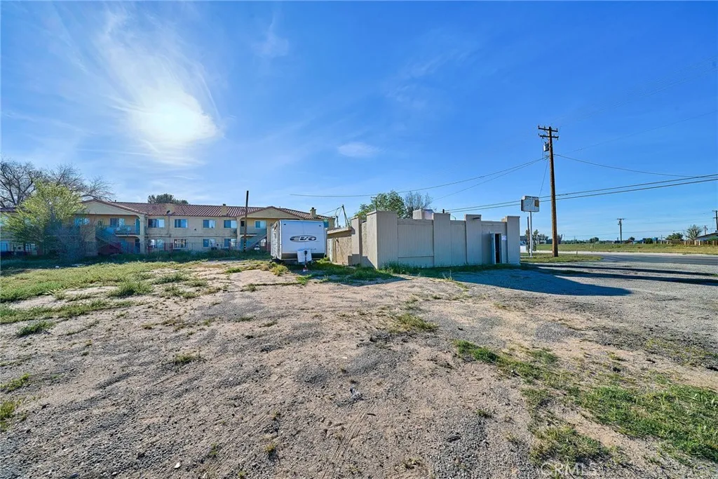 Additional image 4 of 11833 Bartlett Ave, Adelanto, CA 92301