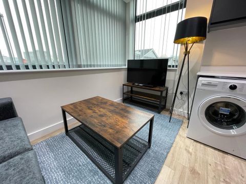 Paragon 103, 48 Seymour Grove M16