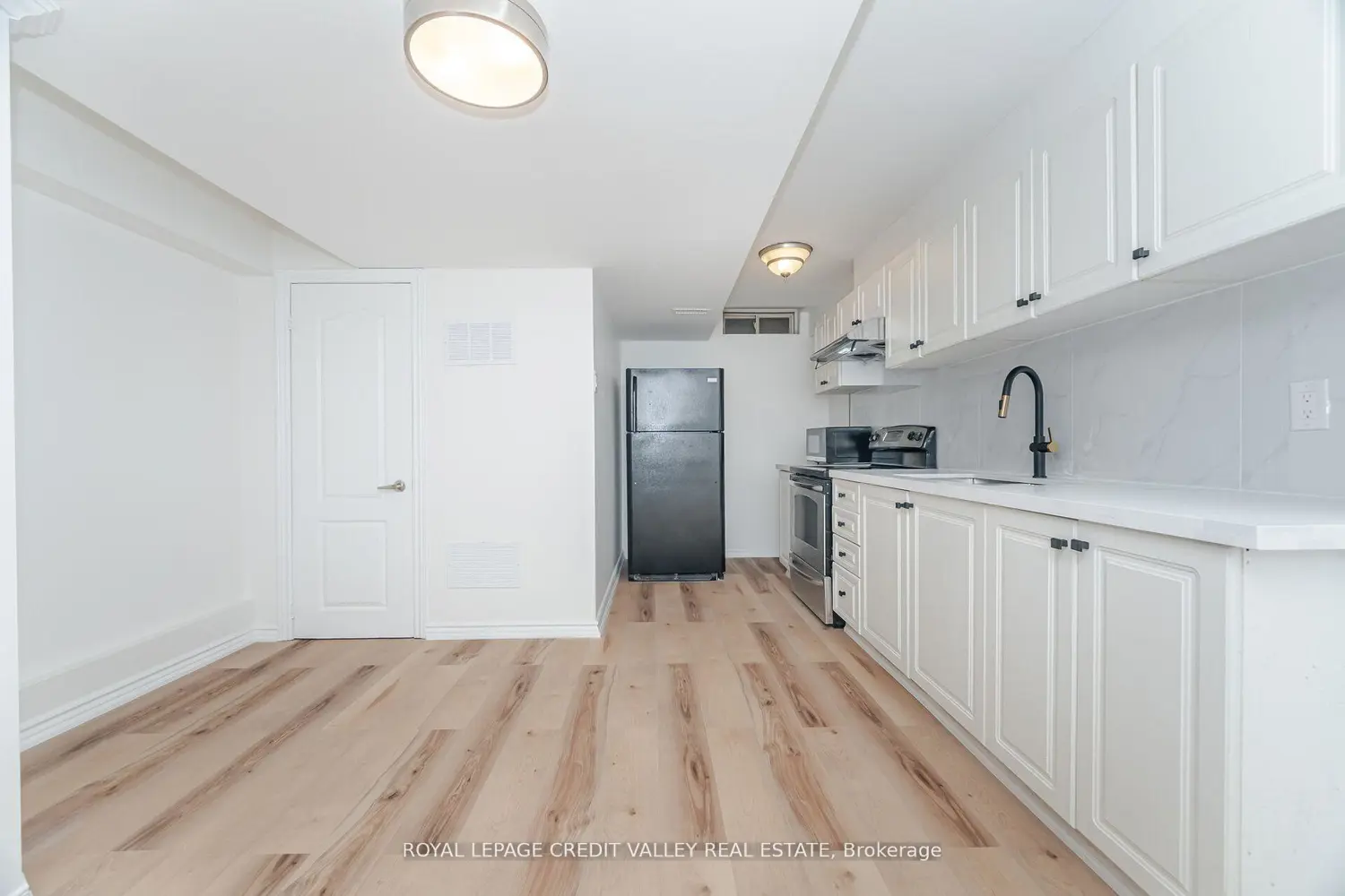 Additional image 18 of 70 Blue Diamond Drive