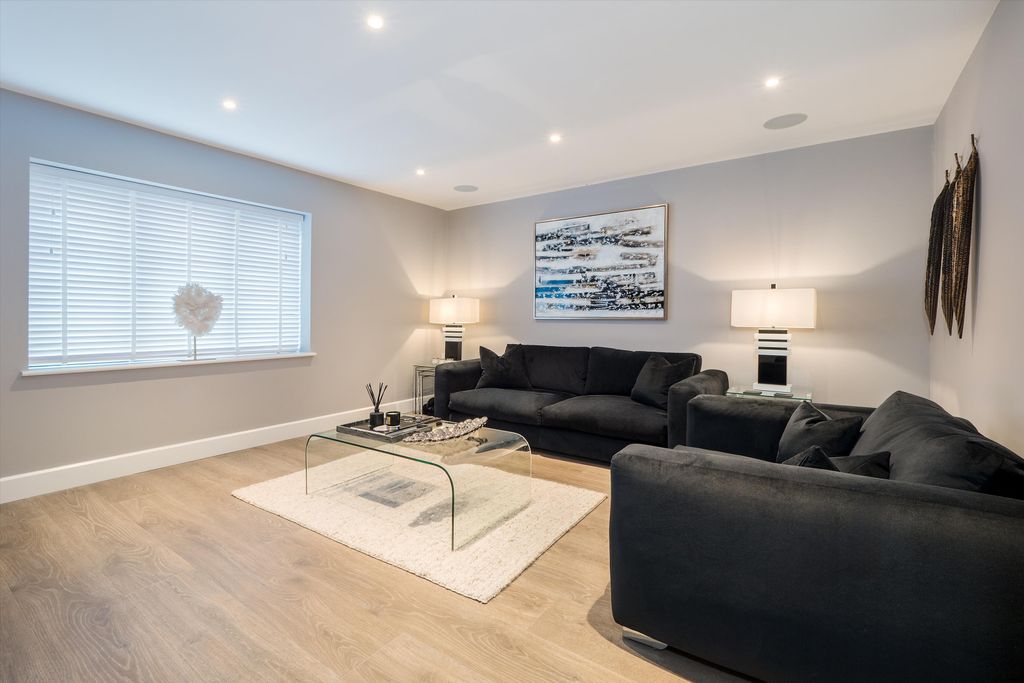 Additional image 9 of 5 bed detached house for saleAvonbank Drive, Stratford-Upon-Avon, Warwickshire CV37