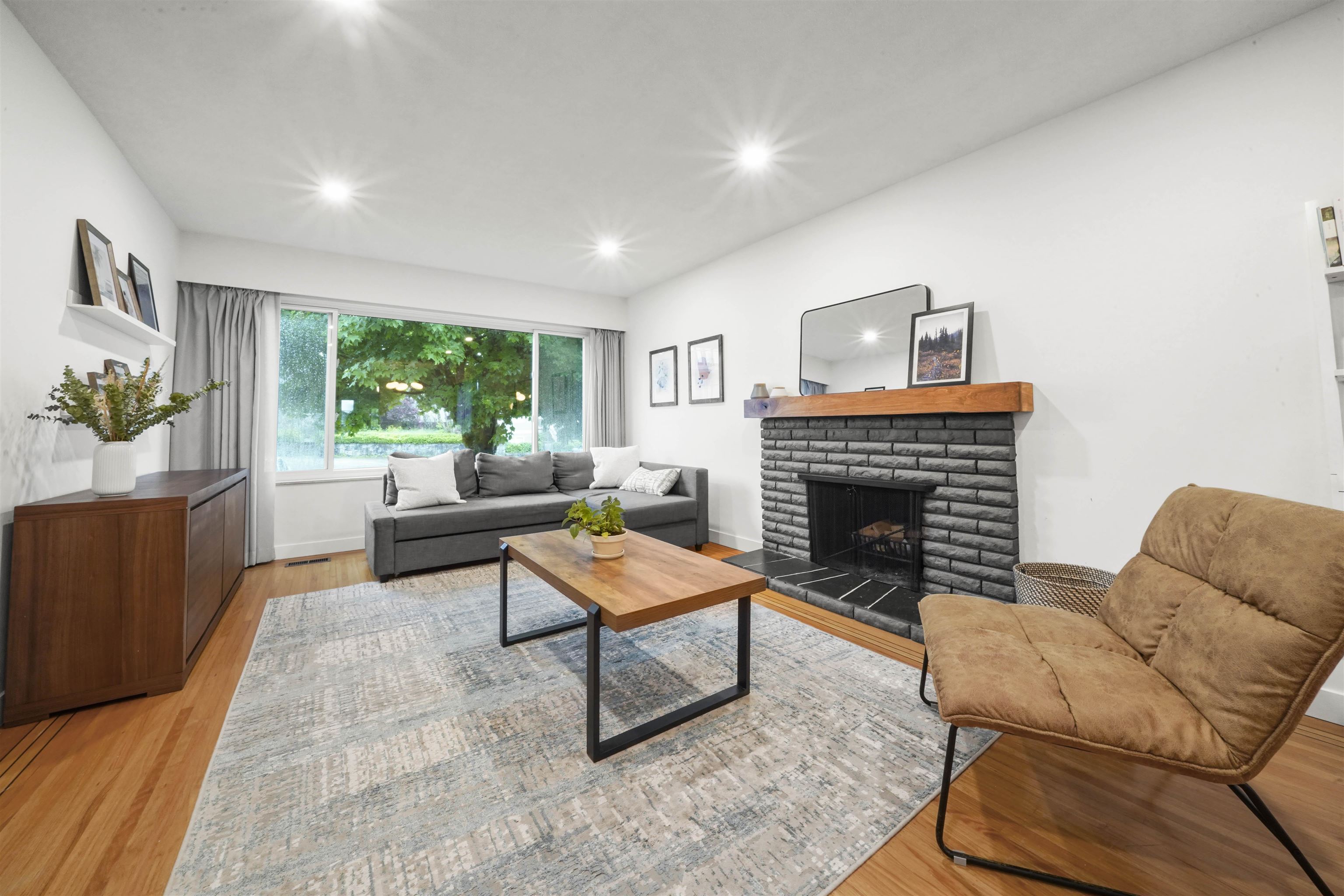 Additional image 2 of 75 Springer Avenue, Burnaby, BC, V5B 3K4