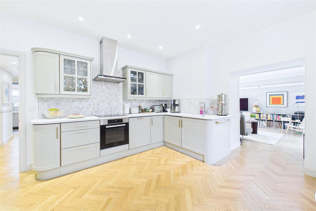 Additional image 12 of 2 bed flat for salePositioned On Hill Road, Clevedon BS21