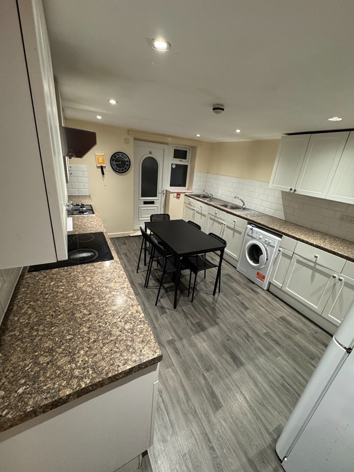 Additional image 8 of Room in a Shared House, Estcourt Terrace, LS6, N1 7GU