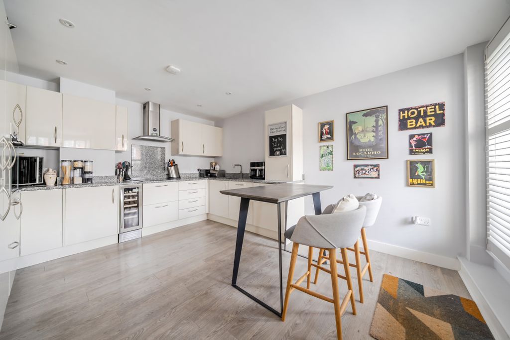 Additional image 3 of 3 bed flat for saleSouthgate Street, Winchester SO23