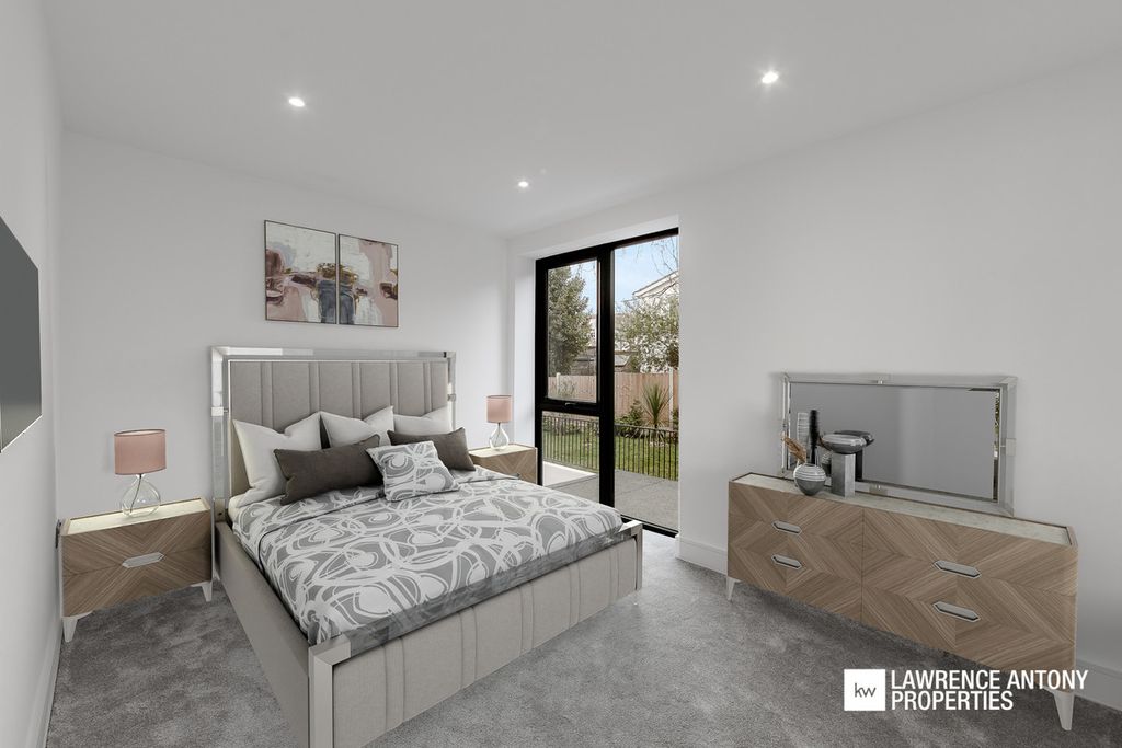 Additional image 15 of 3 bed flat for saleGrand Parade, Leigh-On-Sea SS9