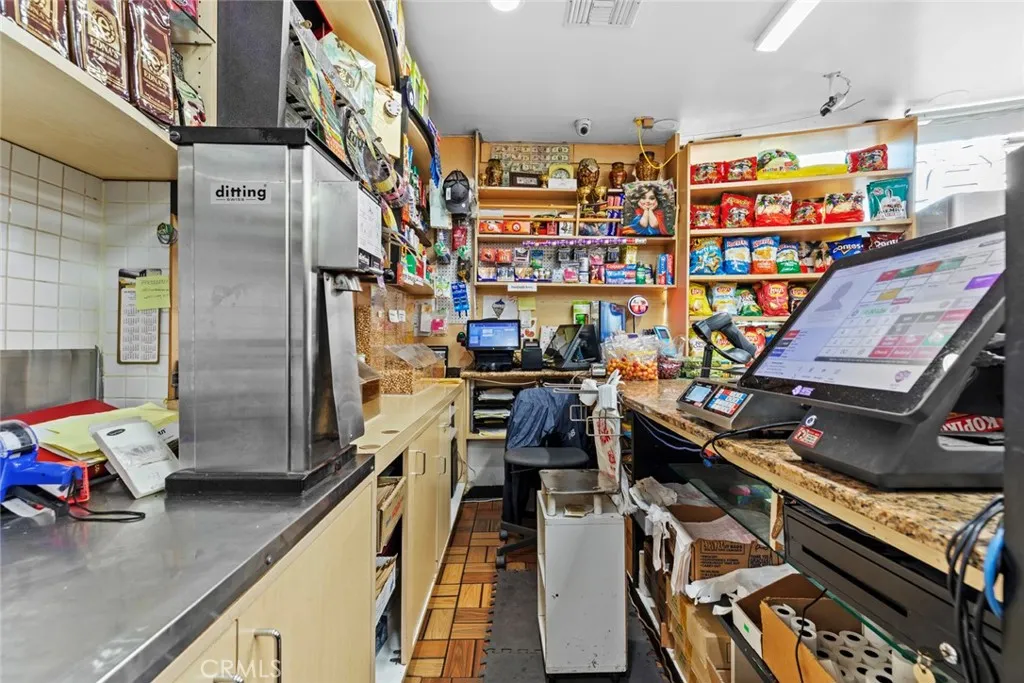 Additional image 19 of 906 S Gkenoaks Boulevard, Burbank, CA 91502