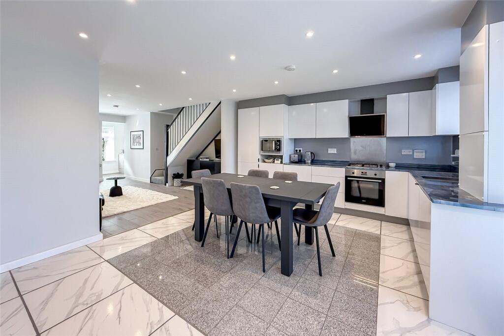 Additional image 5 of Cell Barnes Lane, St. Albans, Hertfordshire, AL1