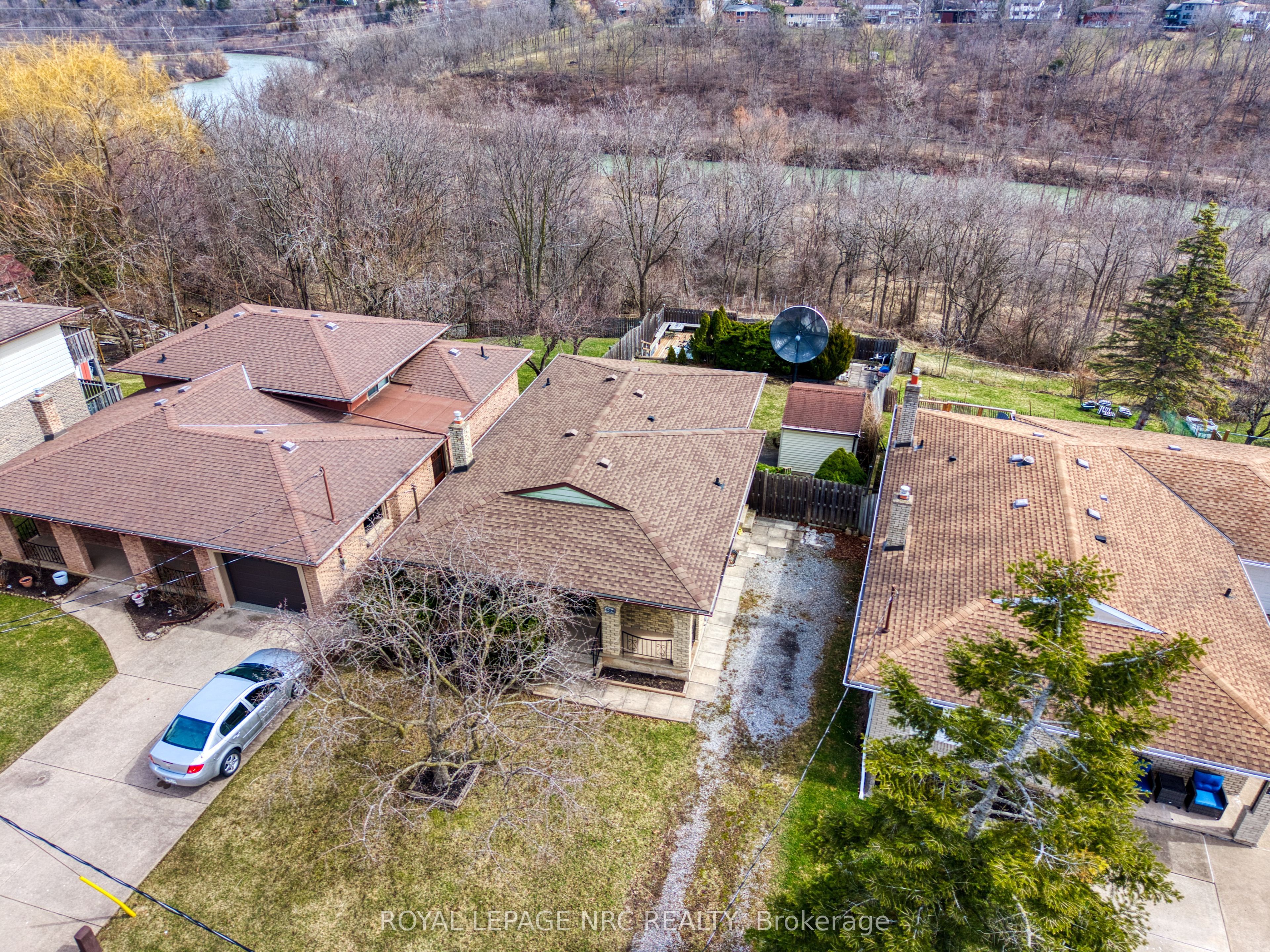 Primary image of 105 Hillview Road, St. Catharines, ON, L2S 1S8