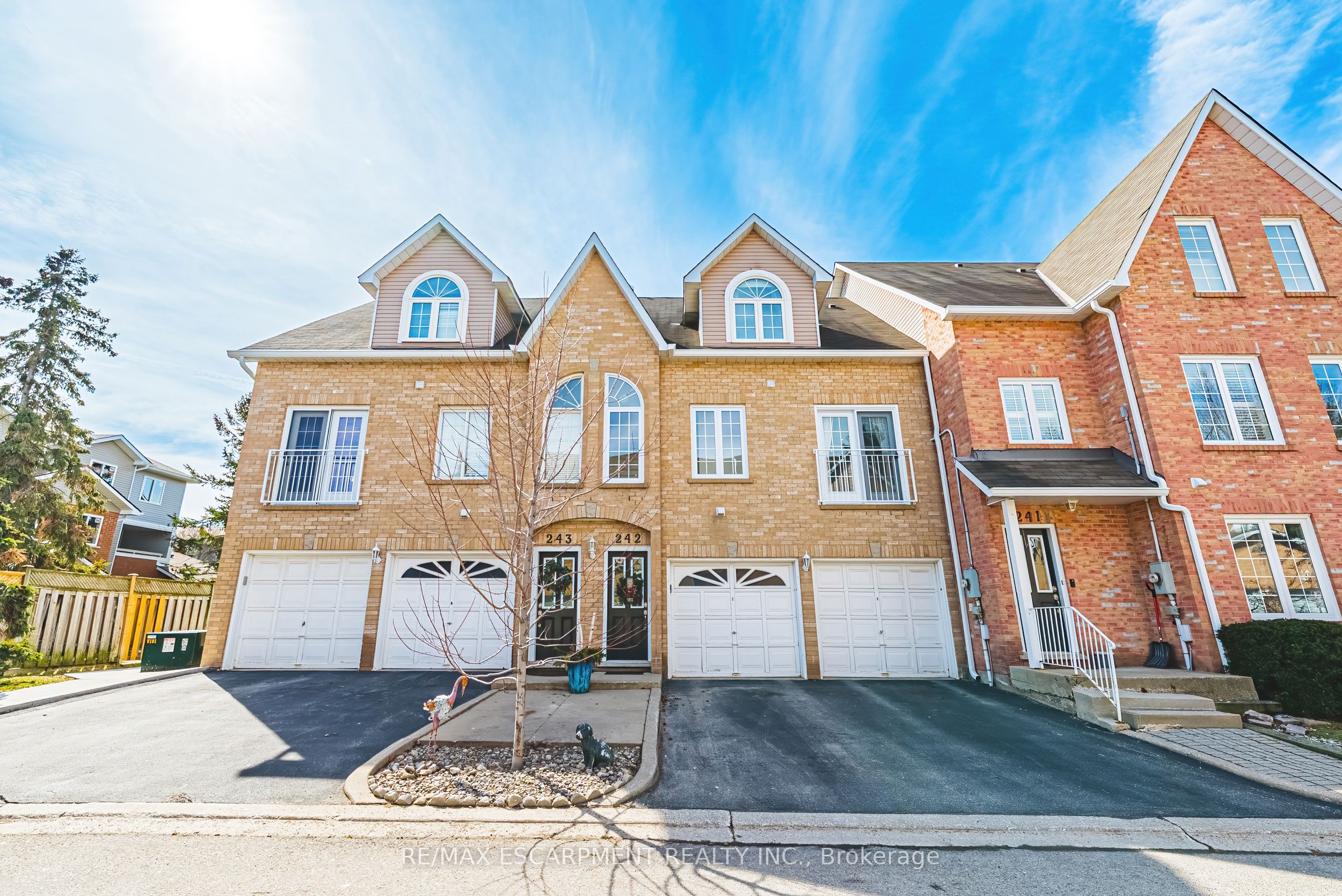 Primary image of 242-2055 Walkers Line, Burlington, ON, L7M 4B5