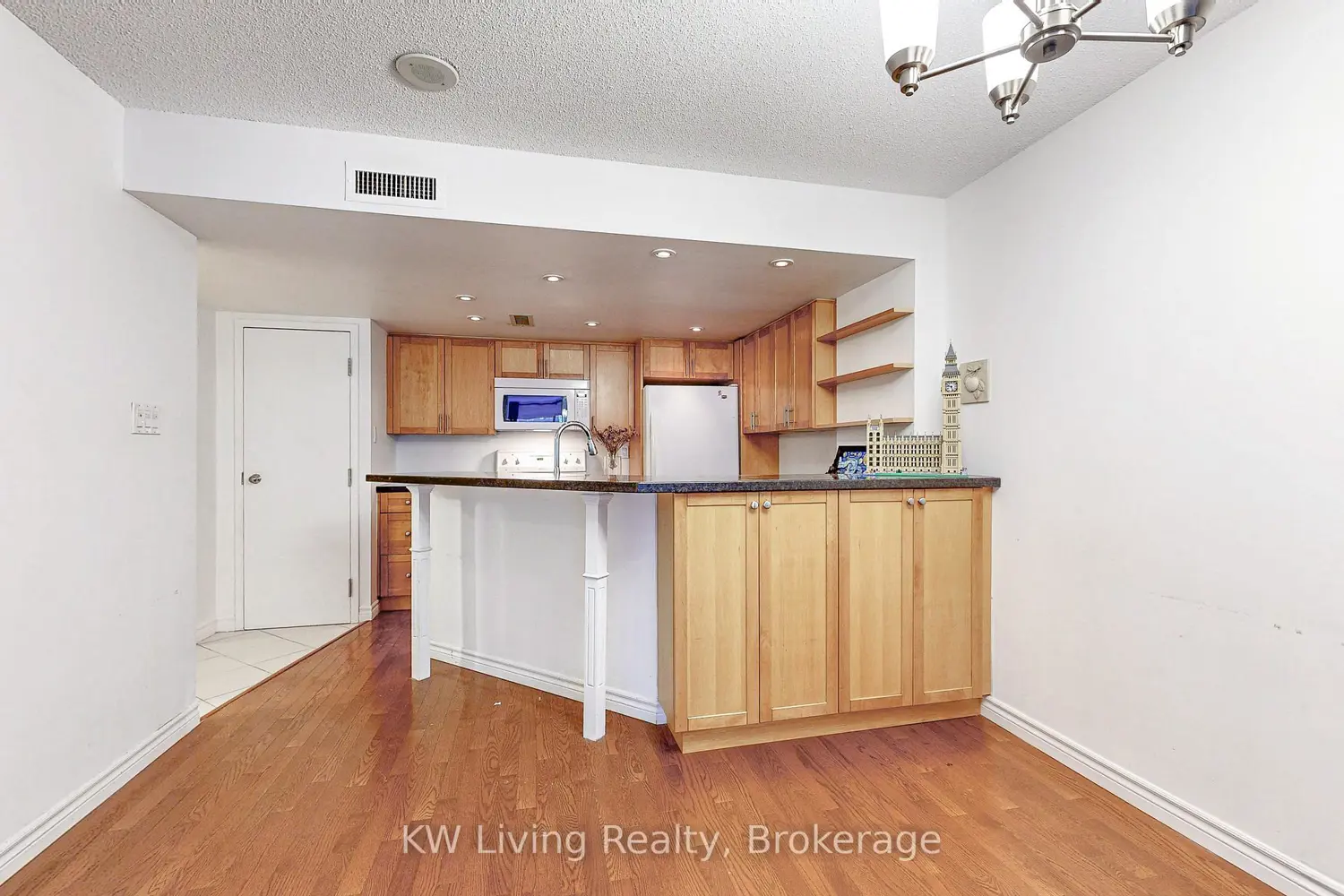 1001 Bay Street 1109 photo 3