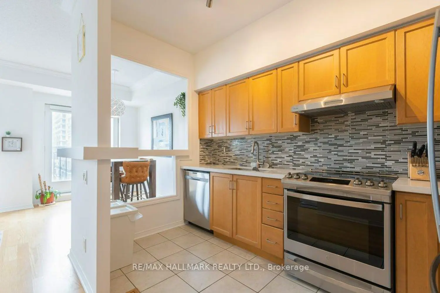 Additional image 3 of 120 Lombard Street 701
