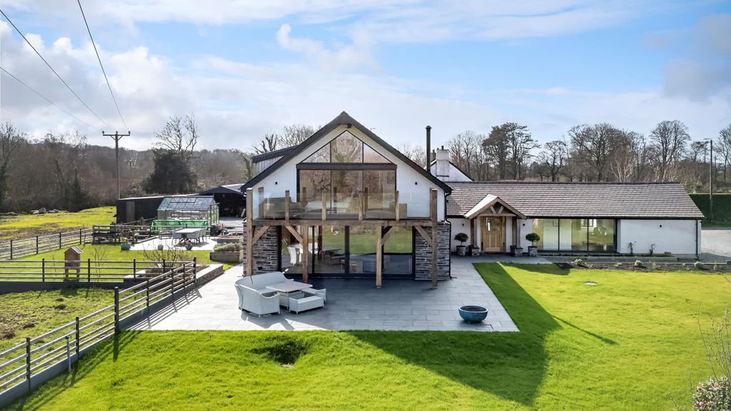 4 bed detached house for saleCaeathro, Caernarfon, Gwynedd LL55
