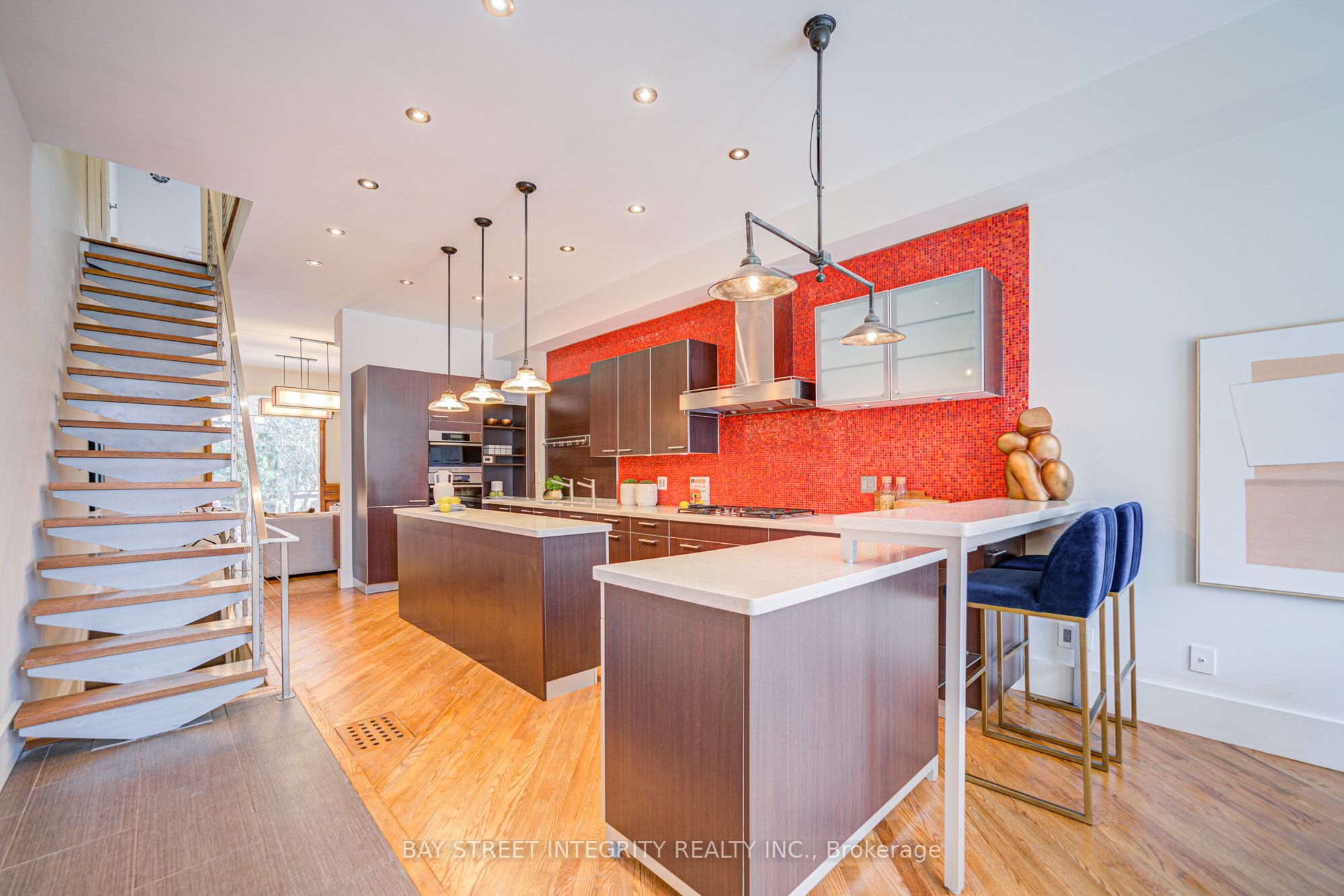 17 Frankdale Avenue, Toronto, ON, M4J 3Z8