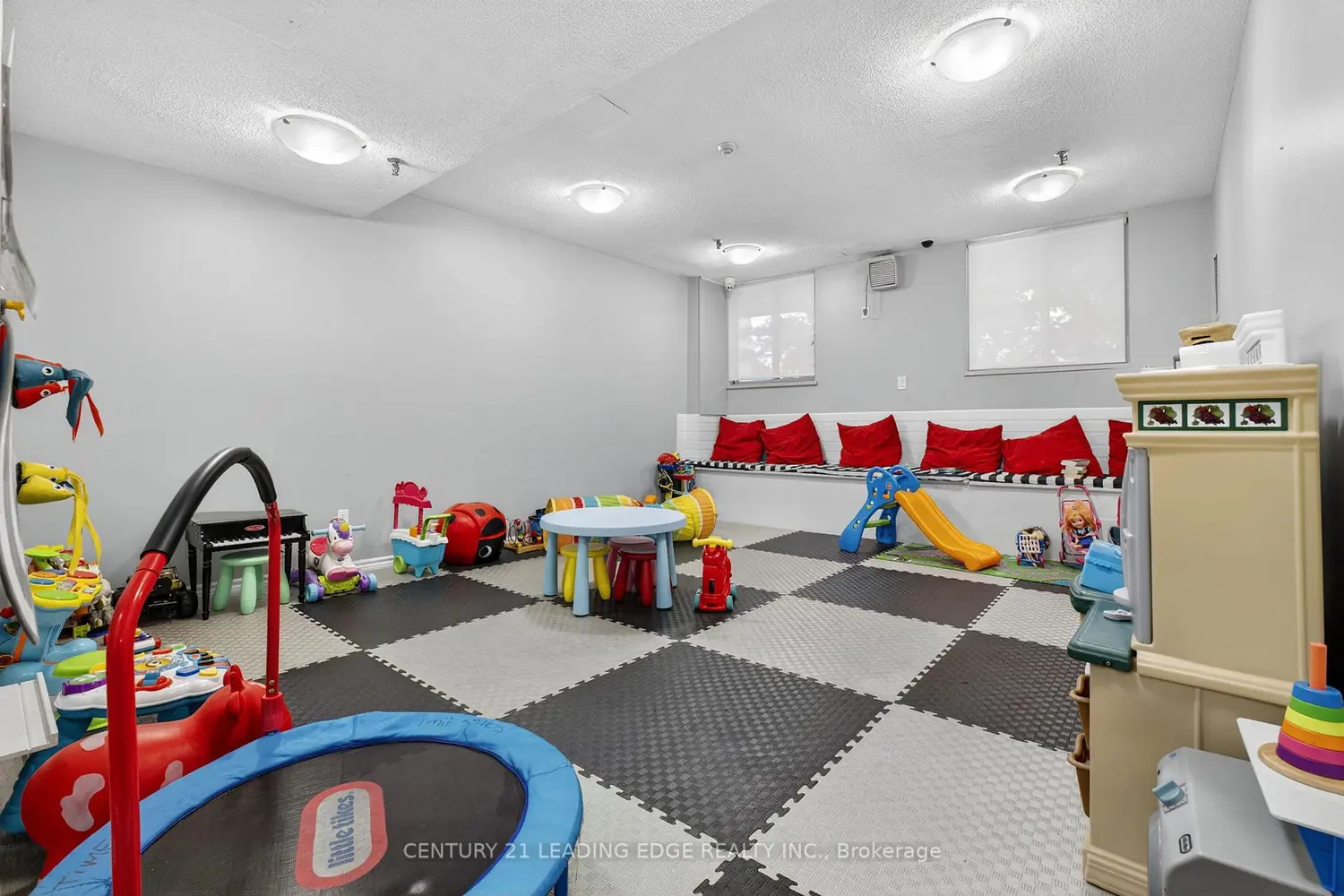Additional image 18 of 85 Emmett Avenue 1802