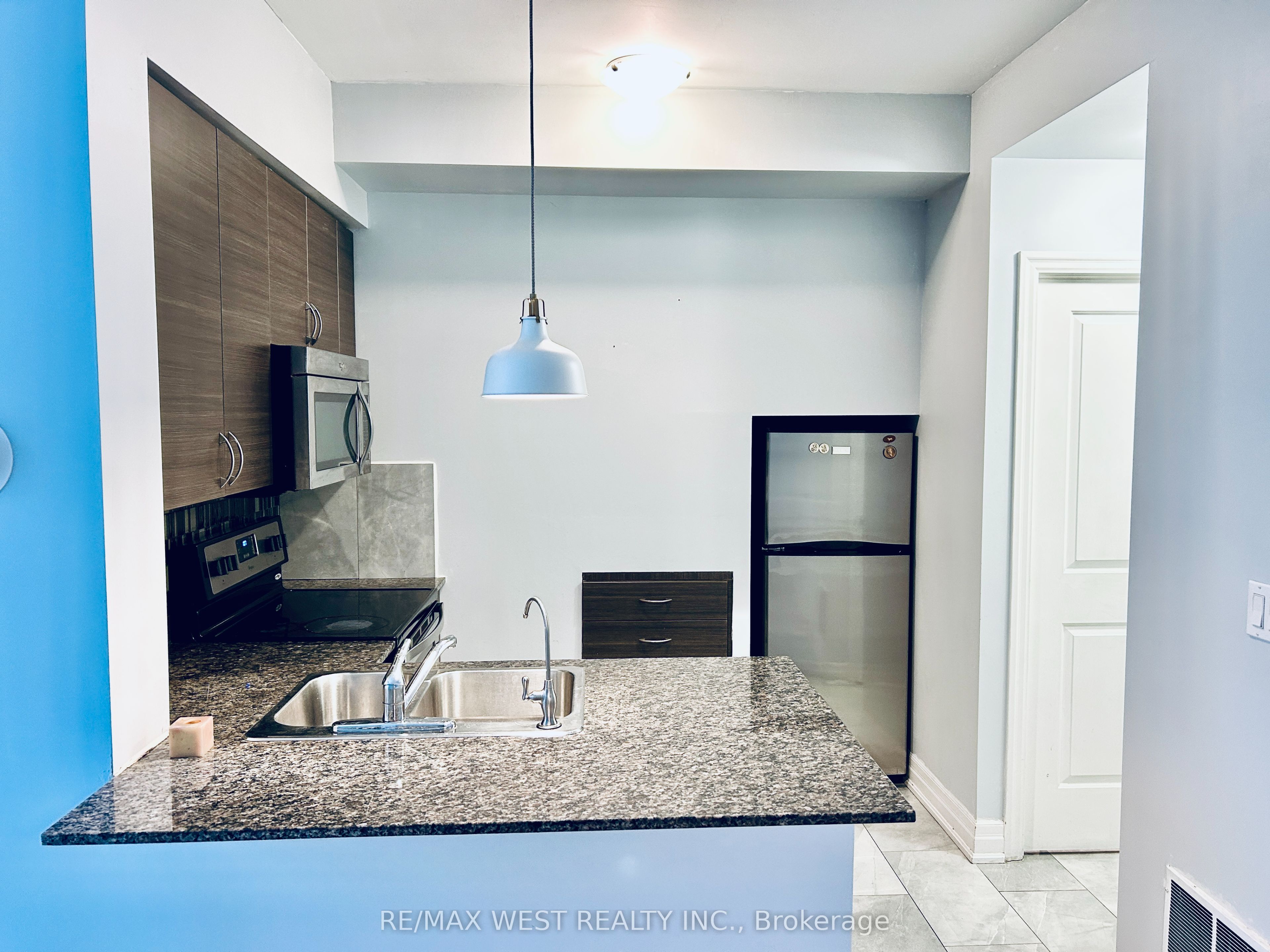 Additional image 6 of 102-5 Sousa Mendes Street, Toronto, ON, M6P 0A8