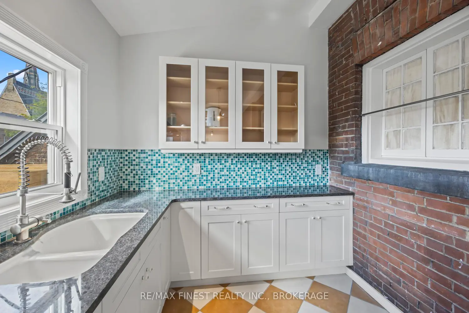 Additional image 19 of 10 Victoria Avenue