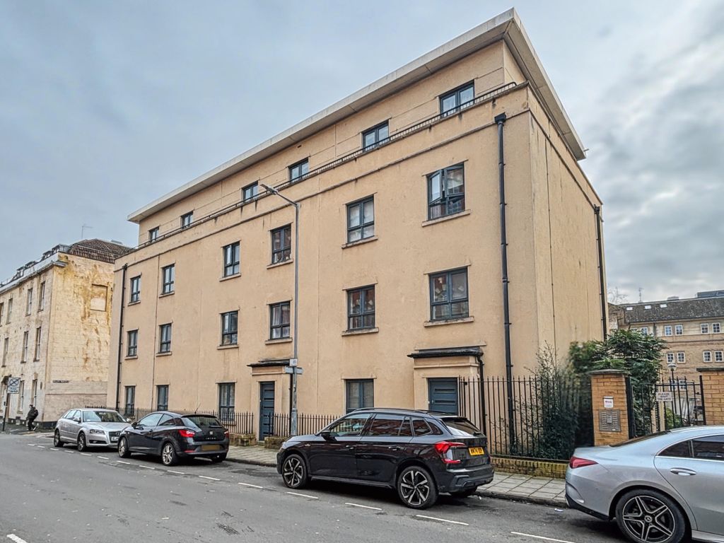2 bed flat for saleSt. Clements Court, Wilson Street, Bristol, 9Ha, Gb BS2