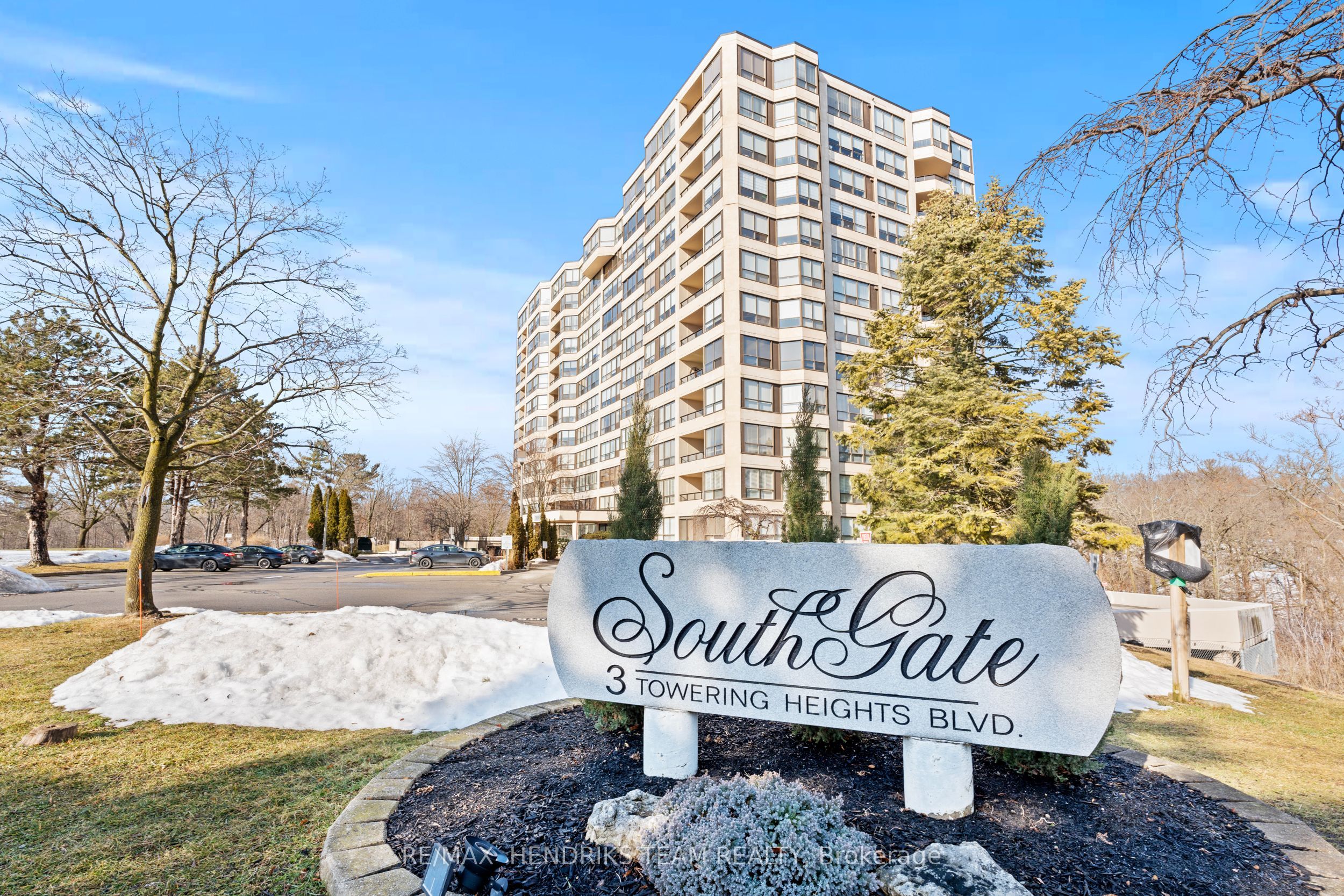 702-3 Towering Hts Boulevard, St. Catharines, ON, L2T 4A4