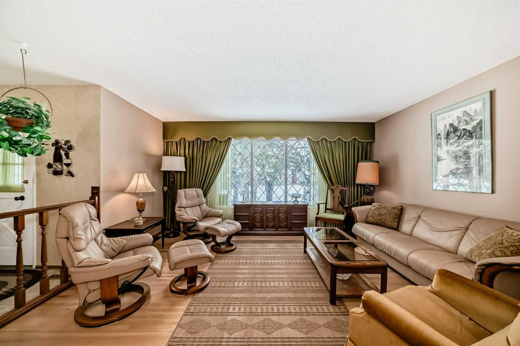 Additional image 4 of 728 Oakhill Place SW, Calgary, AB, T2V 3X9