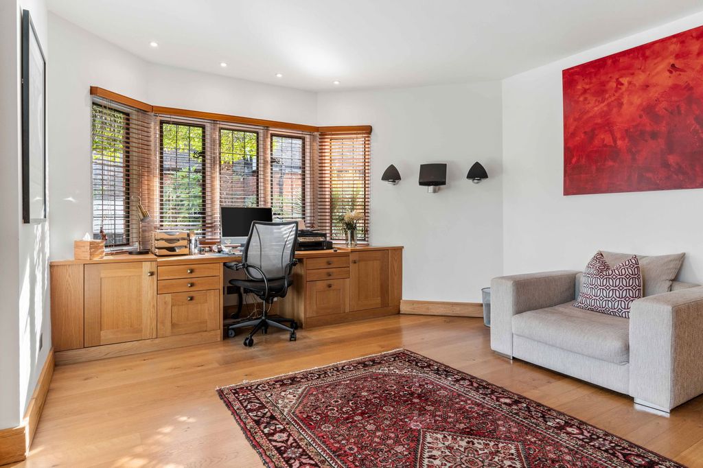 Additional image 38 of 6 bed detached house for saleRoundwood Avenue, Hutton Mount, Brentwood CM13