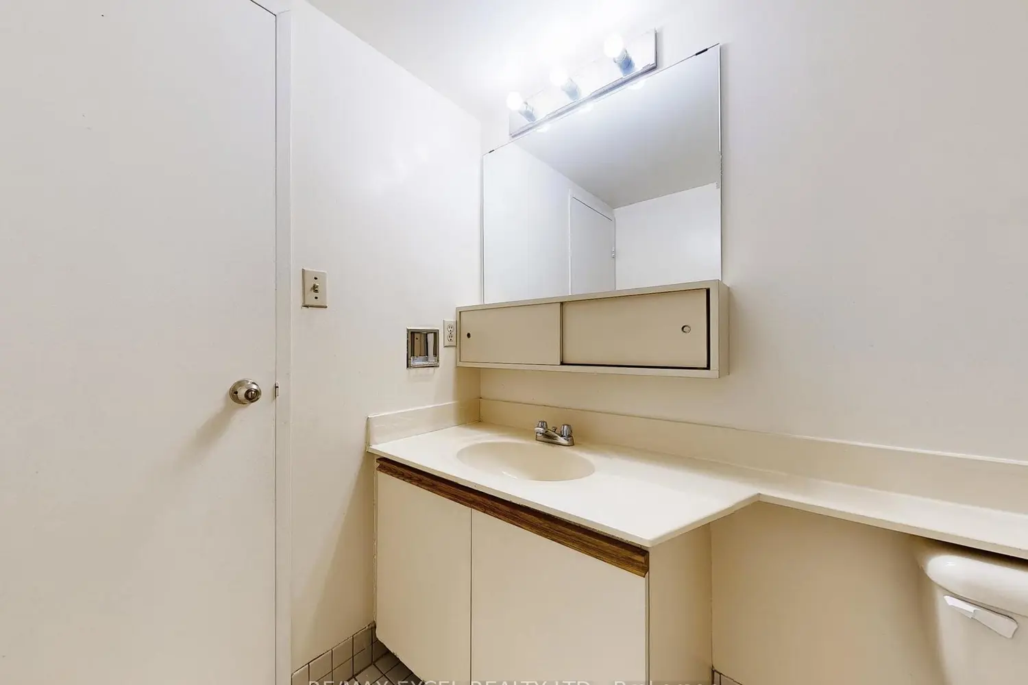 Additional image 11 of 188 Spadina Avenue 406