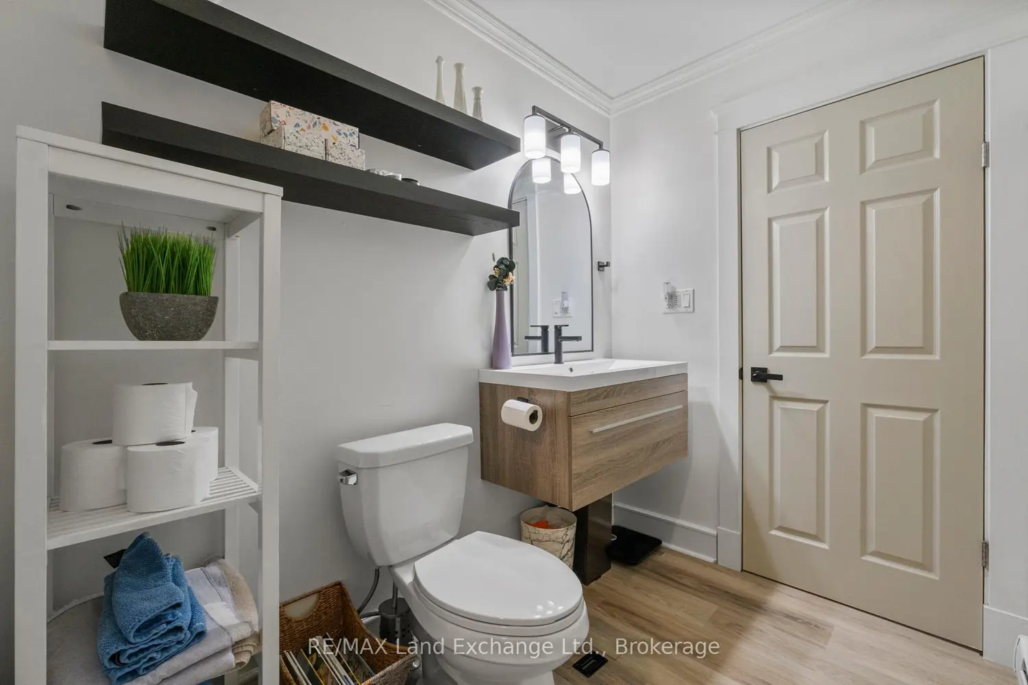 360 Boulton Street photo 4