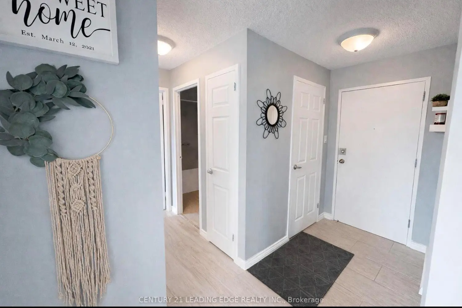 Primary image of 936 Glen Street 209