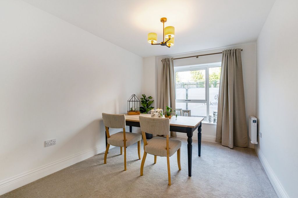 Additional image 8 of 2 bed flat for saleBower House, Arden Lawn, Stratford Road, Henley In Arden, Warwickshire B95