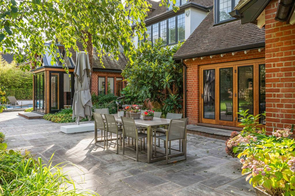 Additional image 78 of 6 bed detached house for saleRoundwood Avenue, Hutton Mount, Brentwood CM13
