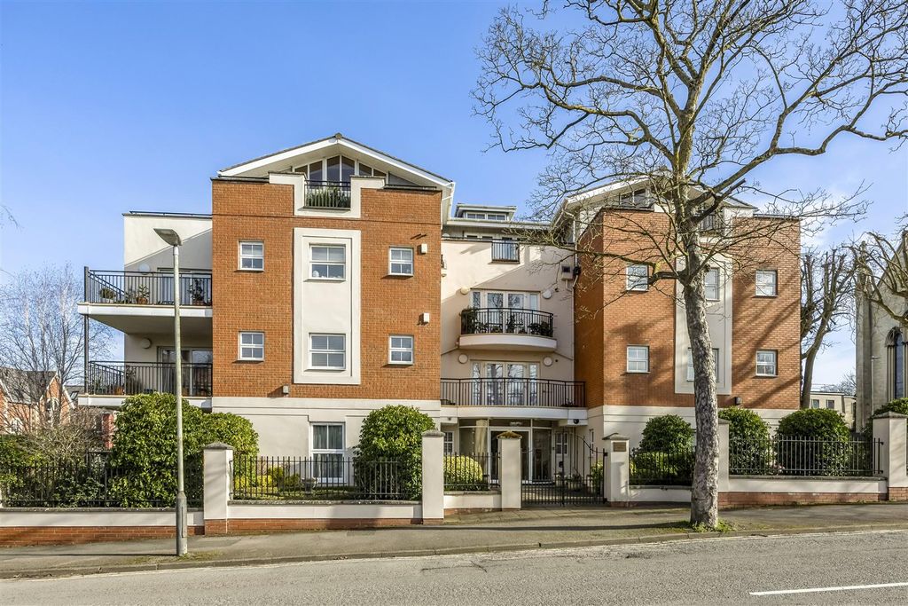 2 bed flat for saleMalvern Road, Cheltenham GL50
